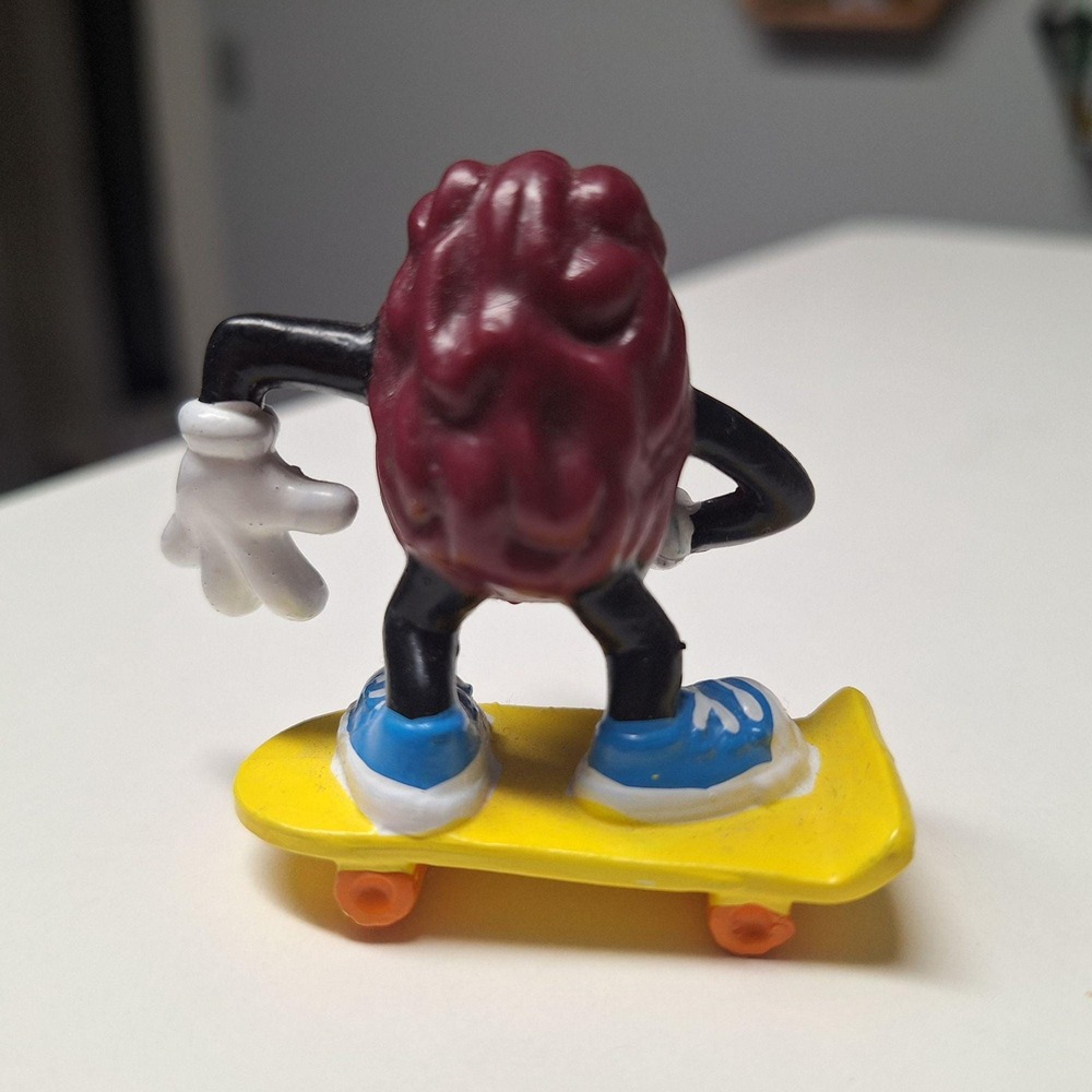 Applause California Raisins Skater Figure 1988 Red Yellow Vintage Toy Board - Picture 2 of 4